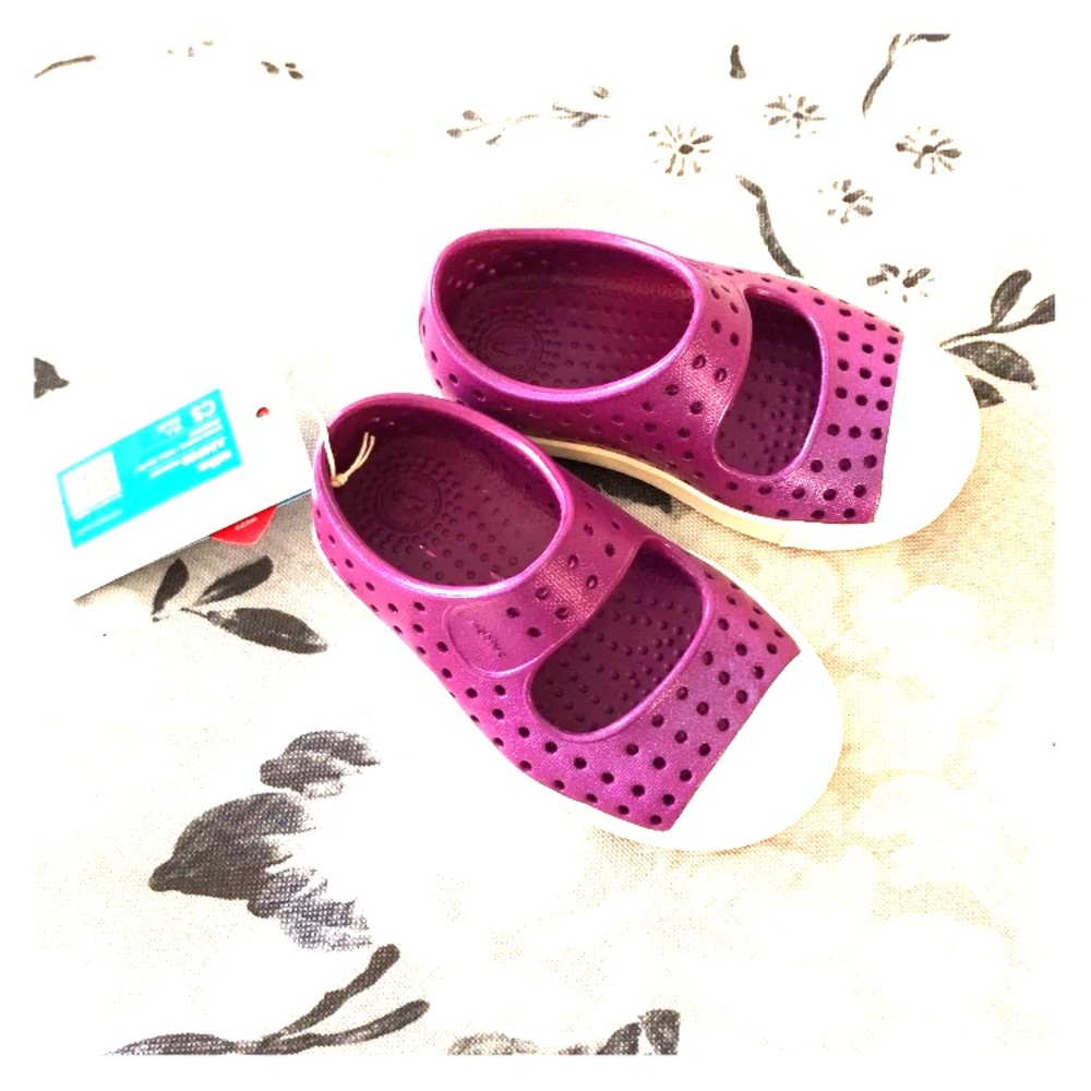 NWT  juniper natives toddler size C5
